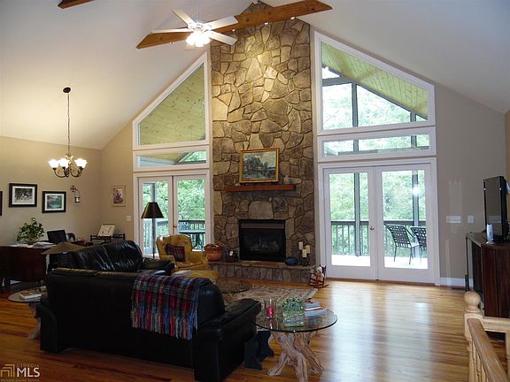 3rd image of 438 Deerpath Dr