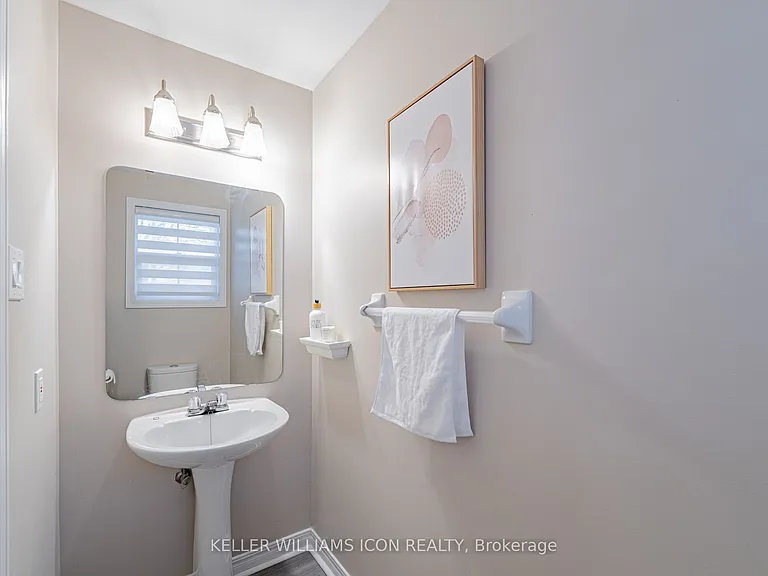 48 Blackdome Cres — Photo 5