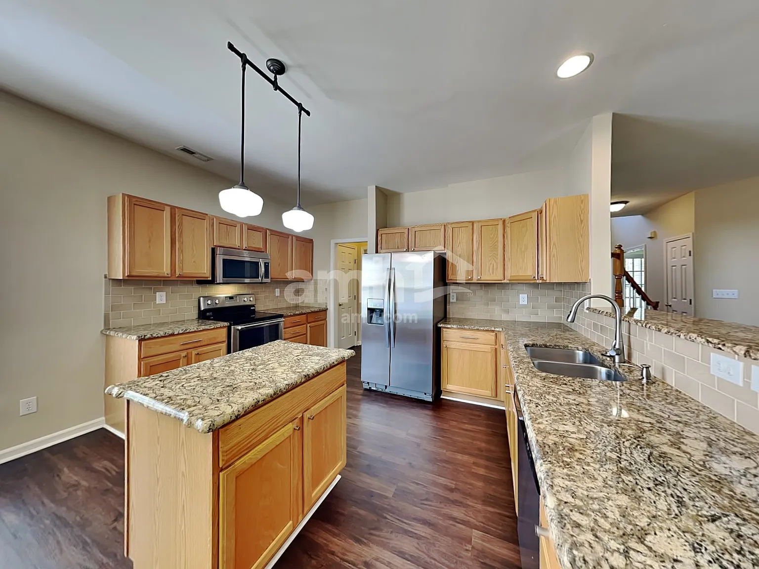 3 bed, 2.5 bath, 2300 sqft, $2,470 — Photo 3