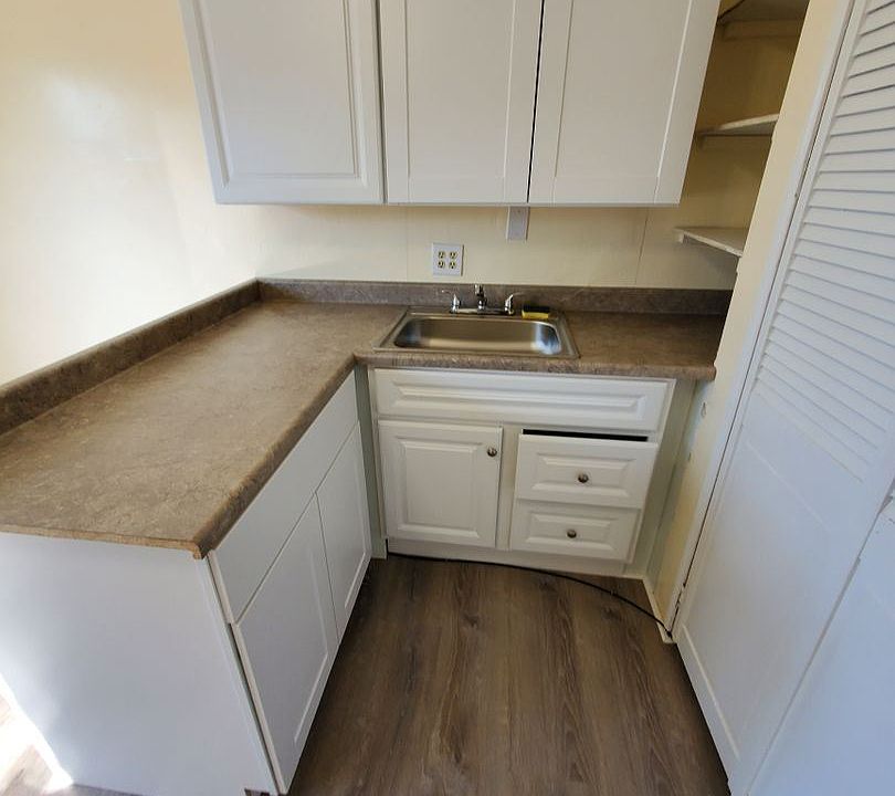 2nd image of 341 Smithers Ave S #4