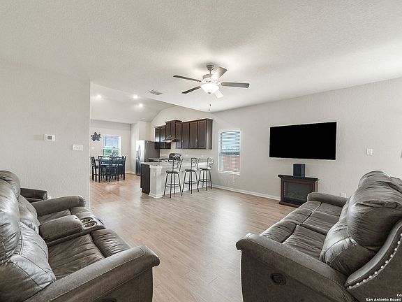 4th image of 6203 willow point