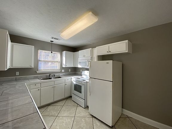 5th image of 325 Clint Rd #A