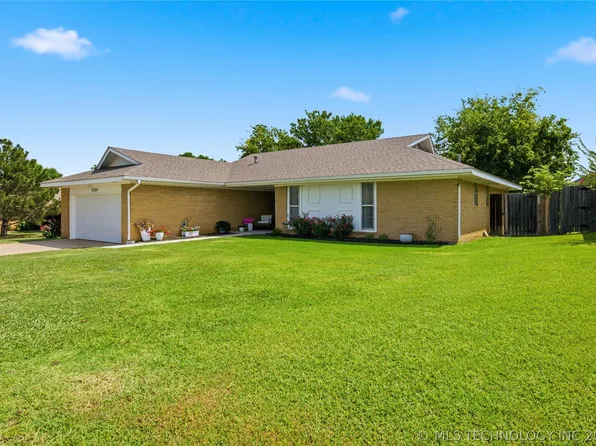 1332 Whispering Hills St, Ada, OK 74820