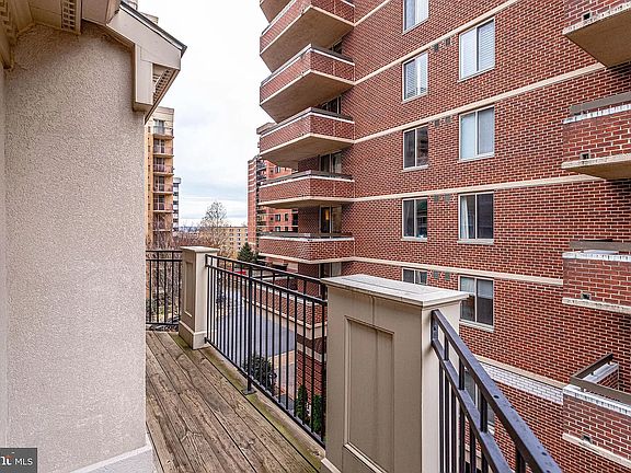 5th image of 1320 N Wayne St APT 406