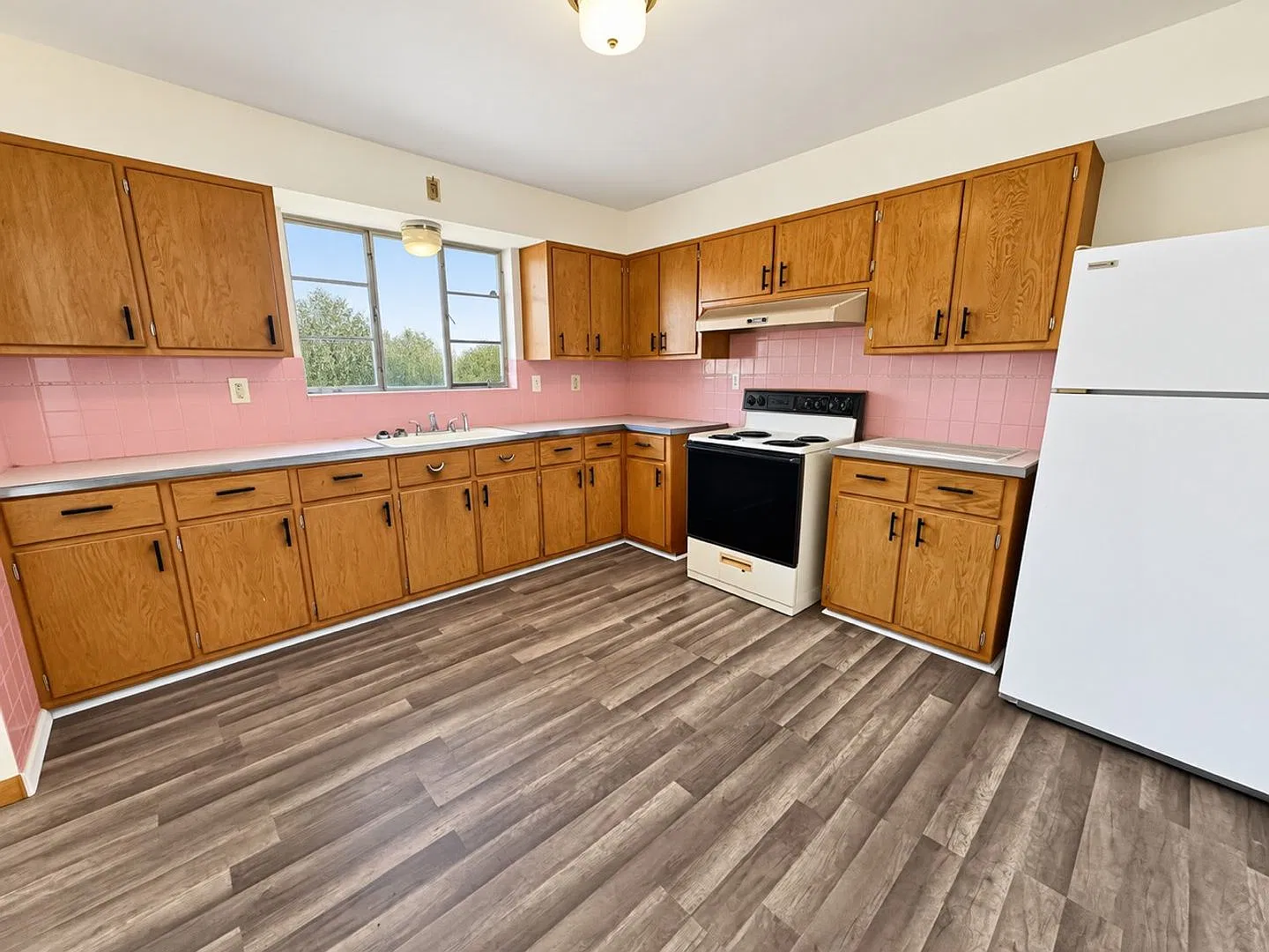 1-bed / 1-bath in Alton! — Photo 4
