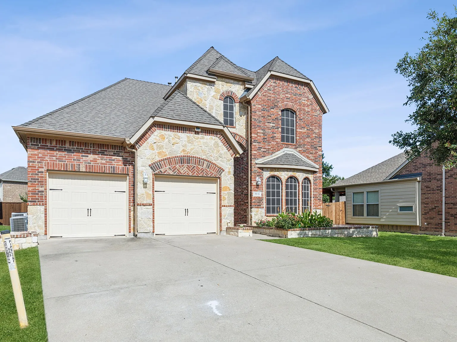 4 bed, 3.5 bath, 3181 sqft, $9,720 — Photo 2