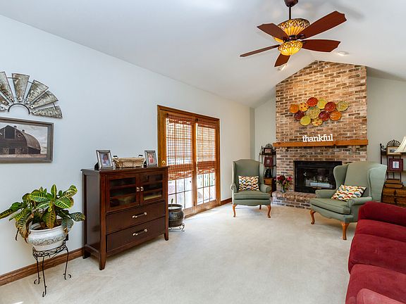 5th image of 726 Newberry Dr