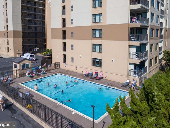 4th image of 5801 Atlantic Ave Unit 607