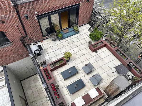 364 Manhattan Avenue image 1 of 13