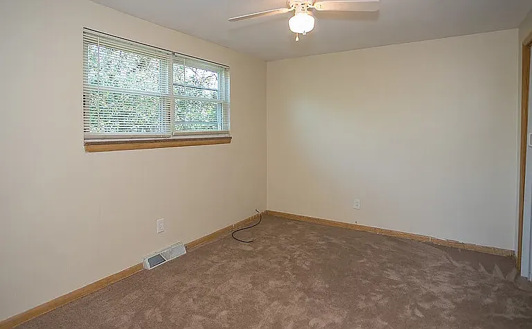 5617 Kenton Ave — Photo 3