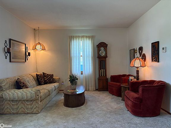 5th image of 606 Sunset Ave