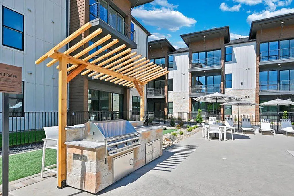 Cypress Lofts — Photo 4