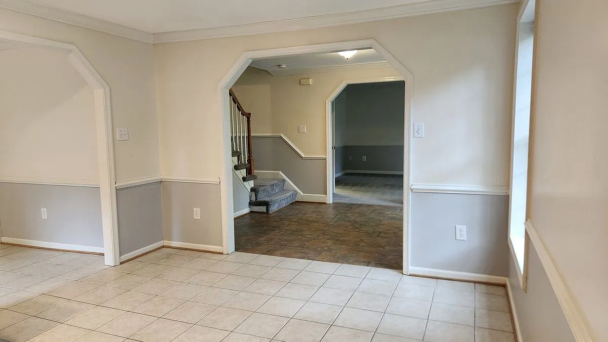 4 bed, 2.0 bath, 2200 sqft, $3,000 — Photo 2