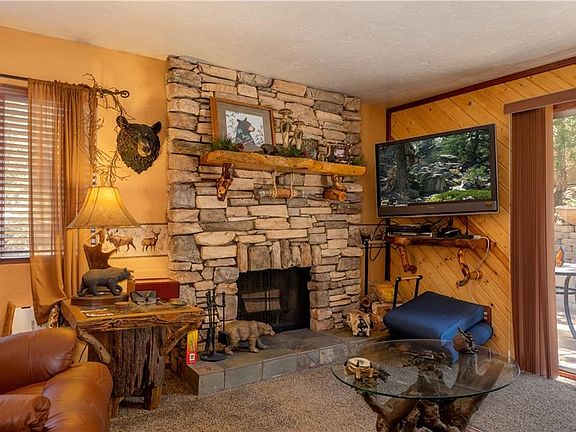 3rd image of 712 Booth Way