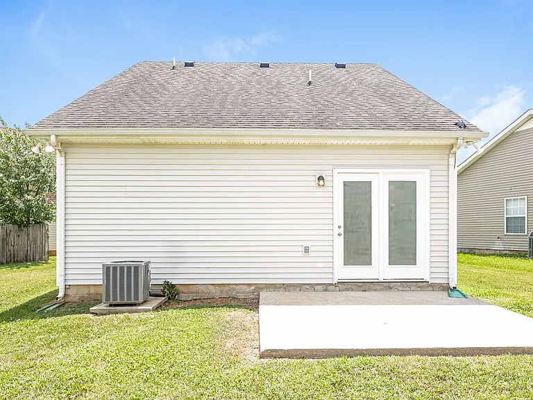 1502 Killarney Dr — Photo 17