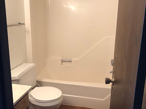 5th image of 1503 Villa Dr APT E