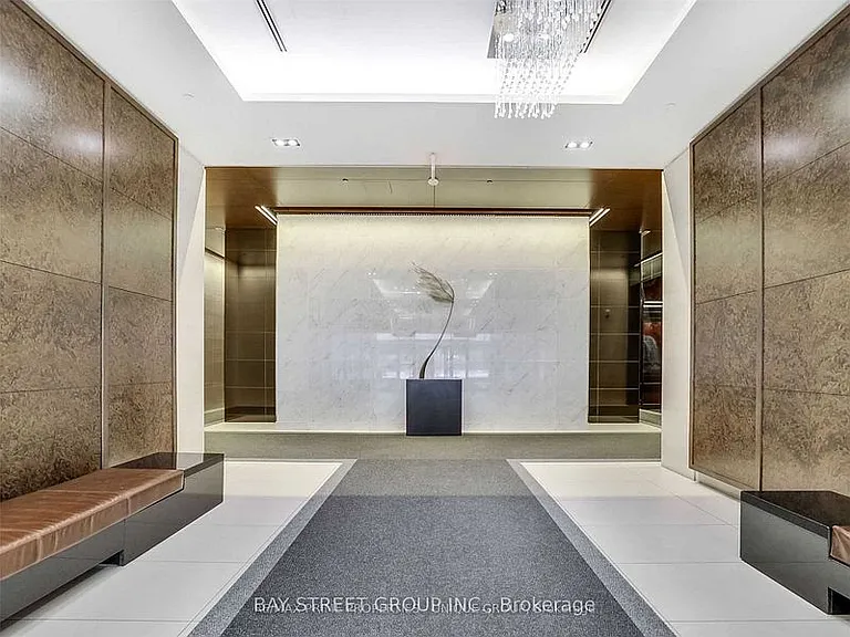 386 Yonge St #5103 — Photo 8