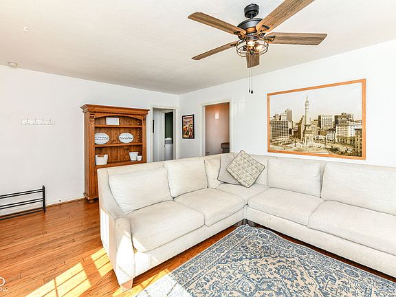 4th image of 5323 Rosslyn Ave