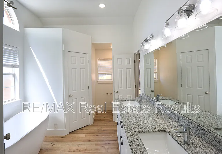 2901 SW 8th St — Photo 15