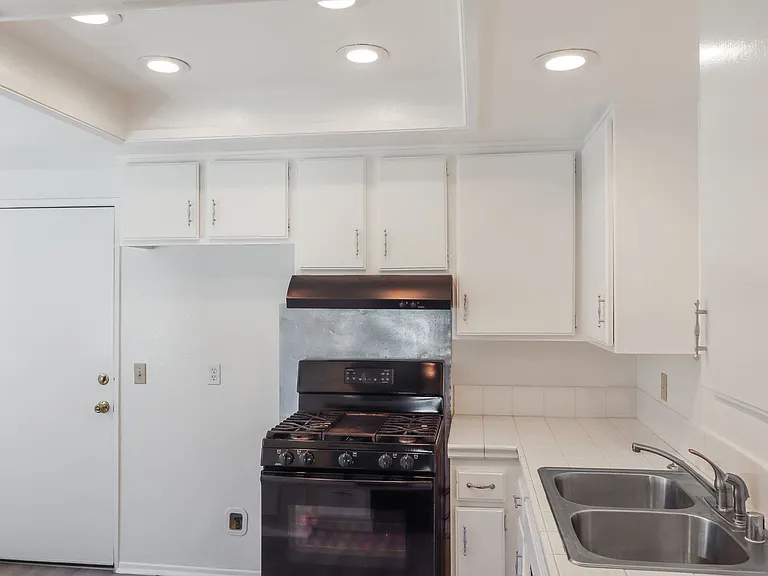3565 W Savanna St #5 — Photo 7
