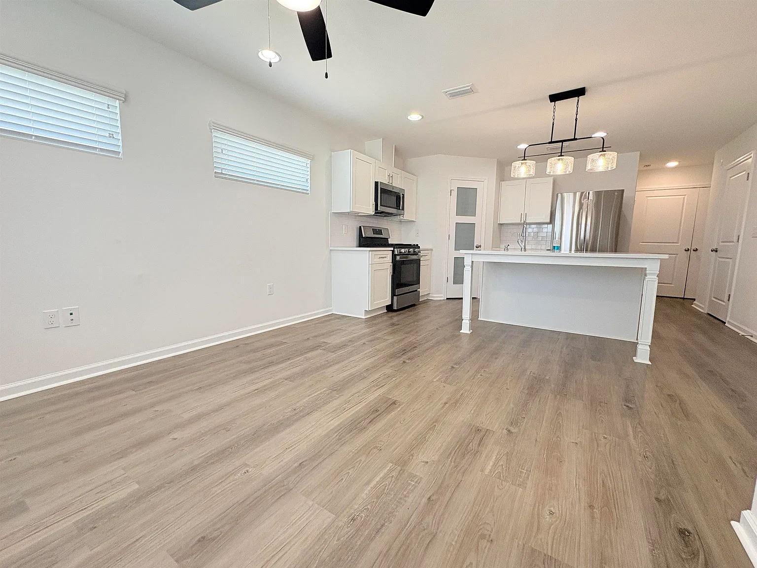 3 bed, 2.5 bath, 1236 sqft, $2,250 — Photo 4