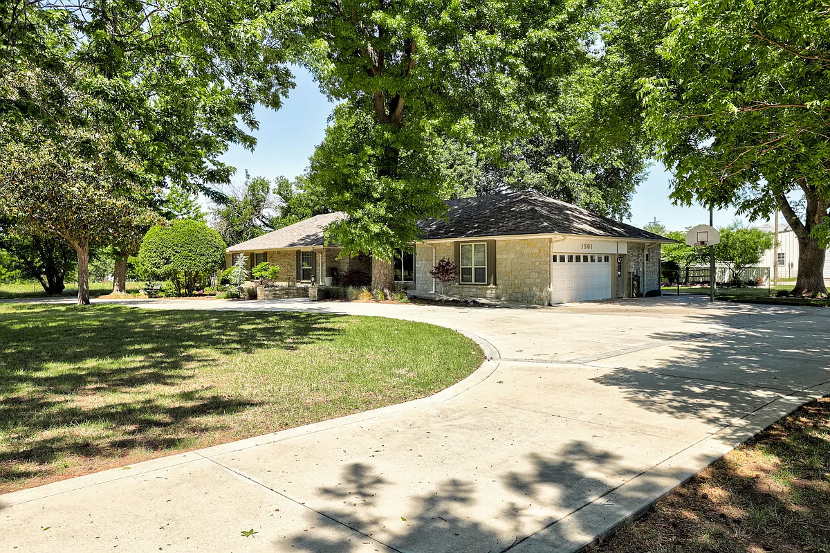 Garage/Driveway View - 1501 E Cedar Lane Rd