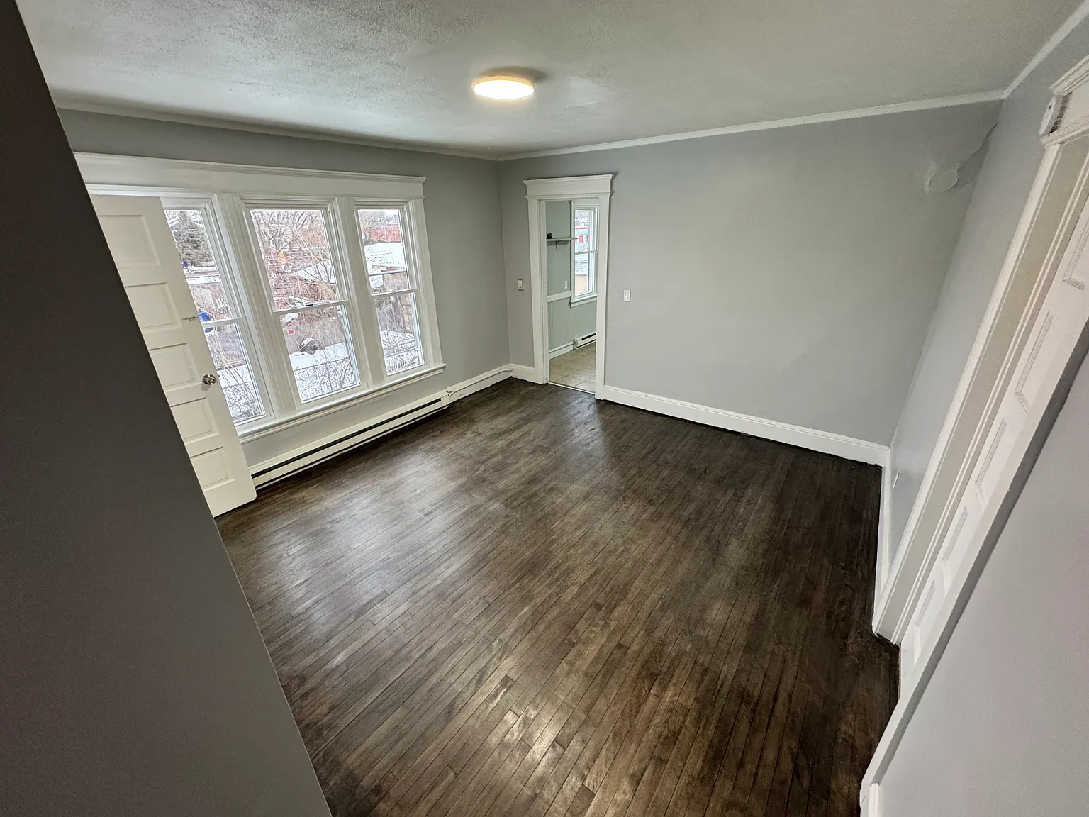 325 Richmond Ave — Photo 3