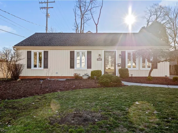 401 Columbia Rd, Bay Village, OH 44140