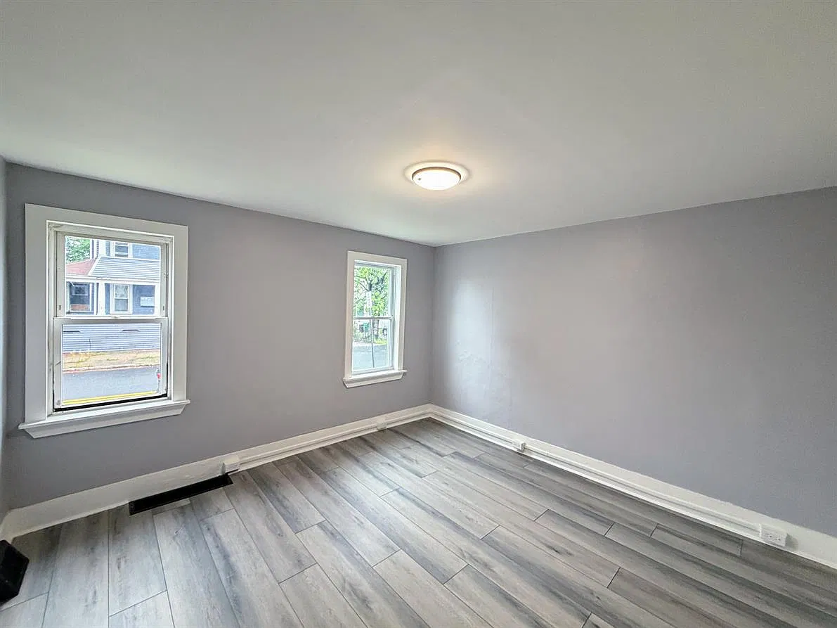 4 bed, $1,900 — Photo 4