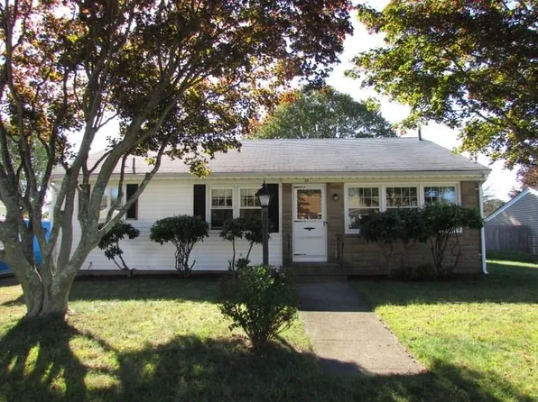 27 Hillview Dr, North Providence, RI 02904