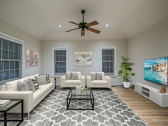 3rd image of 614 Blair Blvd