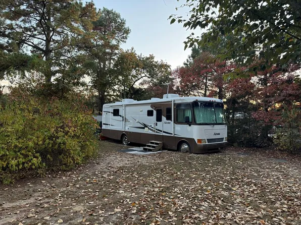 331/332 Silverside Ct, New Church, VA 23415