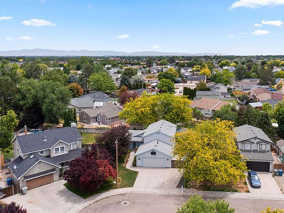 2nd image of 2920 Myrtlewood Way