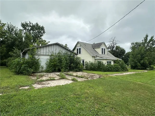 901 2nd St, Ridgeway, MO 64481