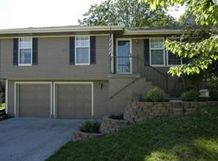 1516 Manor Cir, Independence, MO 64058