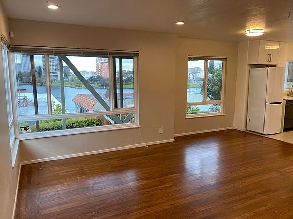 3rd image of 415 Merritt Ave #2