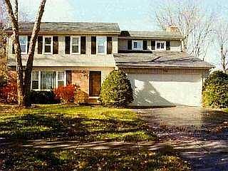 1st image of 906 Oak Knoll Dr