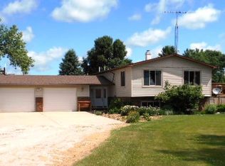 1410 80th St, Hampton, IA 50441