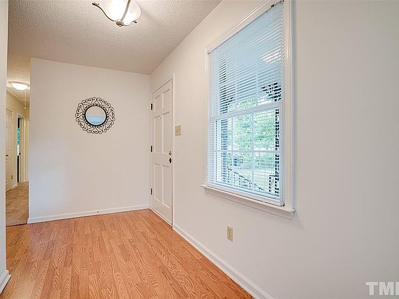 4th image of 5615 Glenoaks Dr