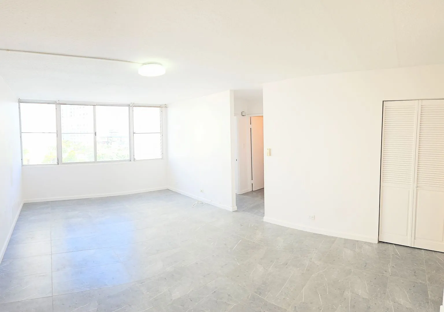 Salt Lake Likini West 1 Bedroom 1 Bathroom 1 Parking Condominium — Photo 2