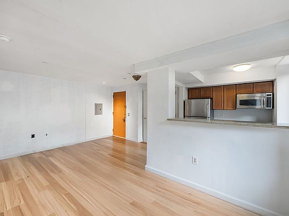 4th image of 2132 2nd Ave APT 2E