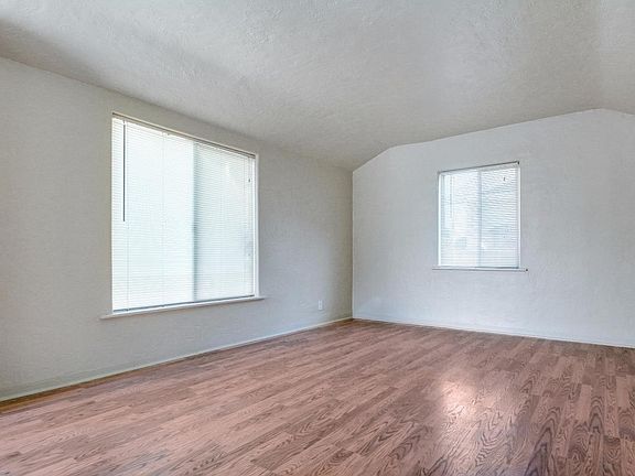 5th image of 36 Gardner Ave