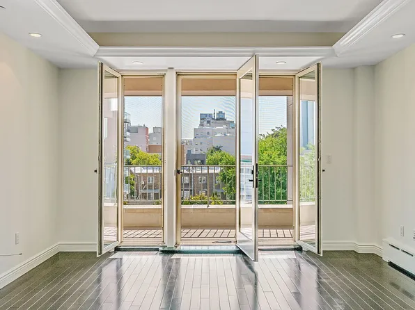 30-11 21st St #4B, Astoria, NY 11102