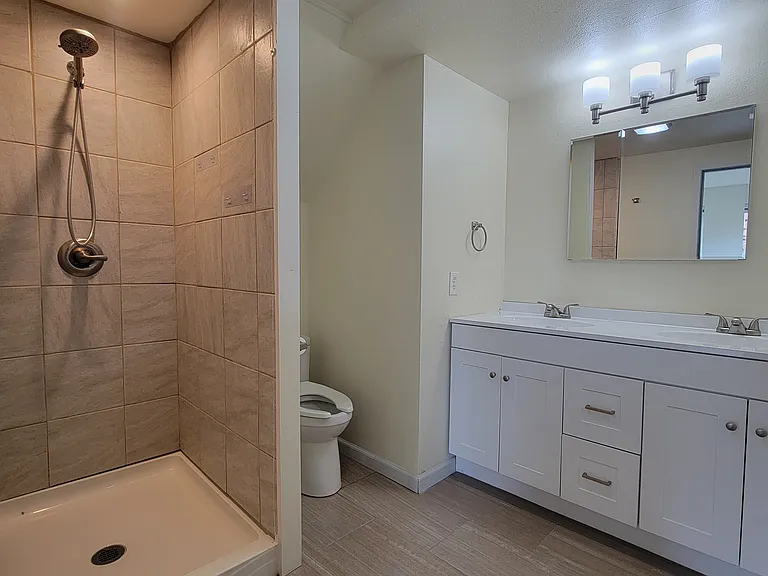 1212 Evans Ave W — Photo 8