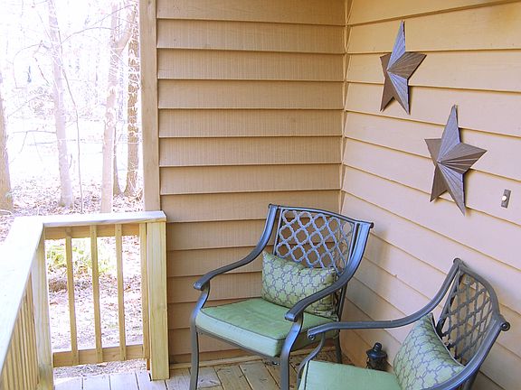 Front porch sitting area