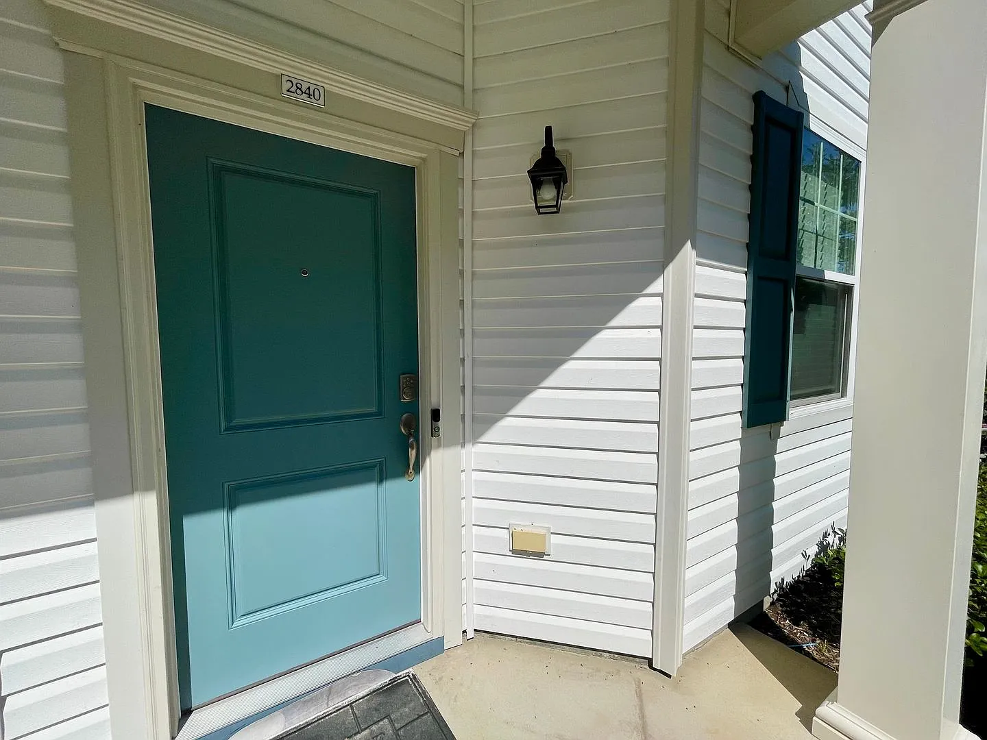 Beautifully Upgraded 3-Bedroom Home with Private En-Suites & Bonus Space — Photo 2