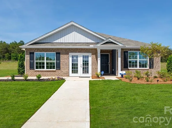 65 Creekwalk Ln, Waynesville, NC 28785