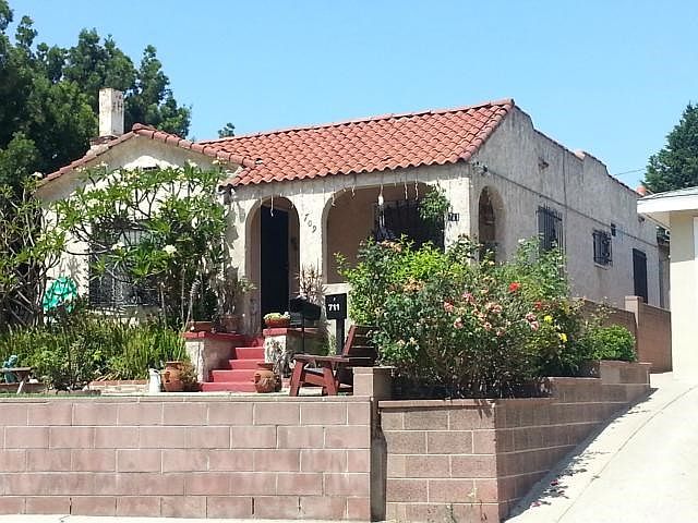 1st image of 709 N Cabrillo Ave