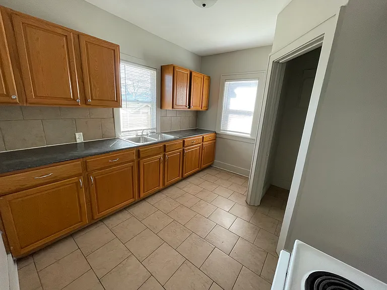 3535 N 45th Ave — Photo 11