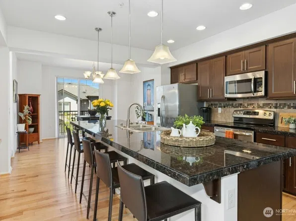 10372 156th Place NE #101, Redmond, WA 98052